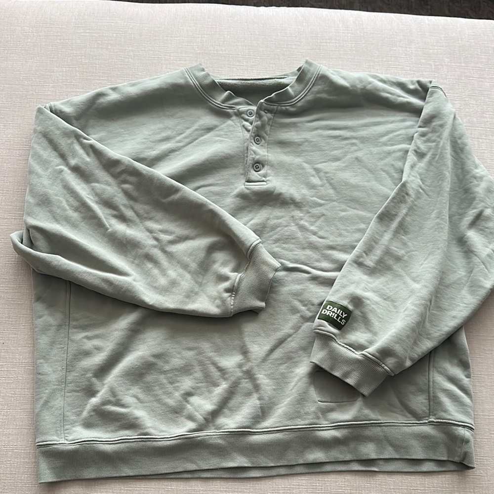 DAILY DRILLS light green Henley size XS/ S oversized style Henley